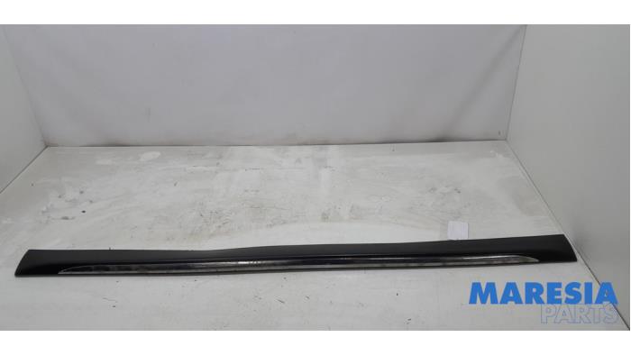 Gebrauchte Einstiegleiste links Peugeot 3008 I (0U/HU) 2.0 HYbrid4 16V Preis € 79,99 Margenregelung angeboten von Maresia Parts