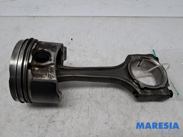 Używane Korbowód Alfa Romeo MiTo (955) 1.4 TB 16V Cena € 50,00 Procedura marży oferowane przez Maresia Parts