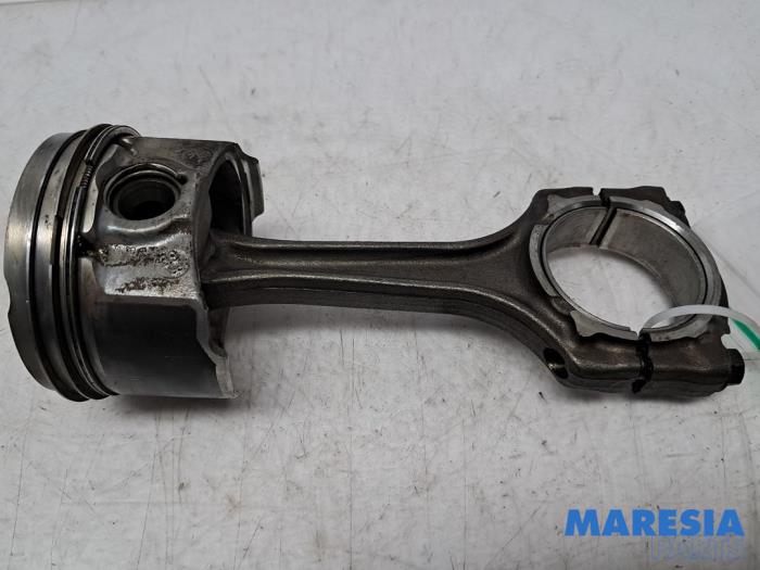 Używane Korbowód Alfa Romeo MiTo (955) 1.4 TB 16V Cena € 50,00 Procedura marży oferowane przez Maresia Parts