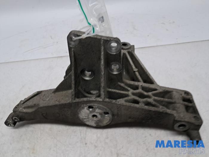 Used Alternator upper bracket Alfa Romeo MiTo (955) 1.4 TB 16V Price € 49,95 Margin scheme offered by Maresia Parts