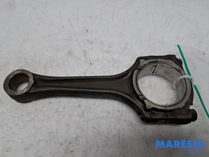 Używane Korbowód Alfa Romeo MiTo (955) 1.4 TB 16V Cena € 35,00 Procedura marży oferowane przez Maresia Parts