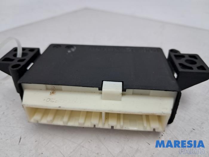 Begagnade PDC-modul Opel Movano 2.3 CDTi 16V FWD Pris € 133,10 Inklusive moms erbjuds av Maresia Parts
