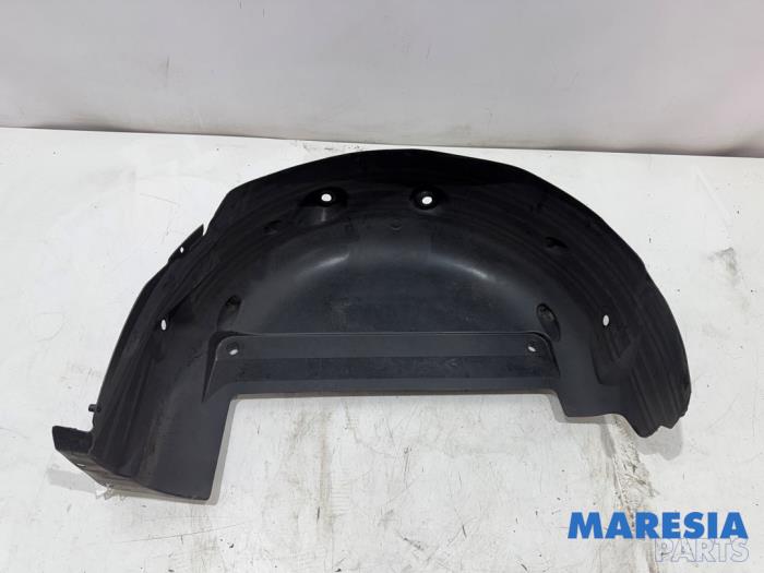 Używane Nadkole Renault Trafic (1FL/2FL/3FL/4FL) 1.6 dCi 125 Twin Turbo Cena € 30,25 Z VAT oferowane przez Maresia Parts