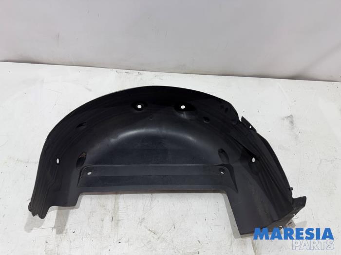 Używane Nadkole Renault Trafic (1FL/2FL/3FL/4FL) 1.6 dCi 125 Twin Turbo Cena € 30,25 Z VAT oferowane przez Maresia Parts