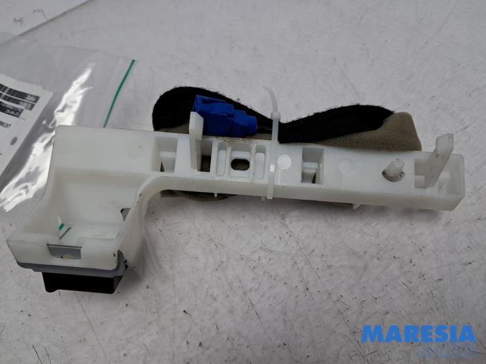 Używane Antena GPS Opel Movano 2.3 CDTi 16V FWD Cena € 18,15 Z VAT oferowane przez Maresia Parts