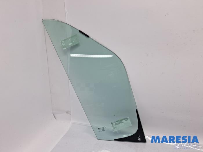 Usados Ventanilla triangular derecha delante Opel Movano 2.3 CDTi 16V FWD Precio € 121,00 IVA incluido ofrecido por Maresia Parts