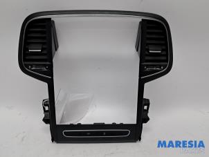Begagnade Luftmunstycke, instrumentbräda Renault Megane IV Estate (RFBK) 1.3 TCE 115 16V Pris € 74,95 Marginaltabell erbjuds av Maresia Parts