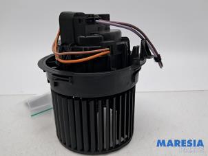 Używane Silnik wentylatora nagrzewnicy Renault Clio IV Estate/Grandtour (7R) 0.9 Energy TCE 90 12V Cena € 28,99 Procedura marży oferowane przez Maresia Parts