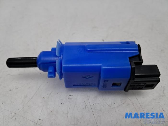 Używane Przelacznik Start/Stop Renault Clio IV Estate/Grandtour (7R) 0.9 Energy TCE 90 12V Cena € 9,99 Procedura marży oferowane przez Maresia Parts