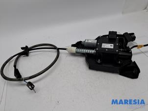 Usados Motor de freno de mano Peugeot 3008 I (0U/HU) 2.0 HYbrid4 16V Precio € 199,00 Norma de margen ofrecido por Maresia Parts