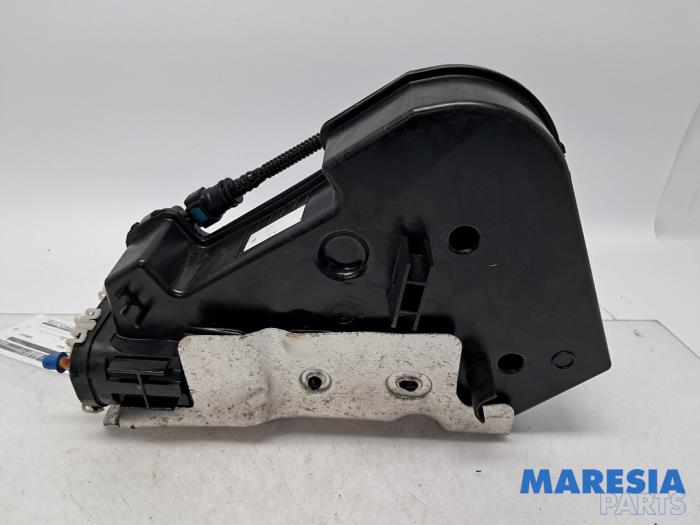 Gebrauchte Additatief tank Peugeot 3008 I (0U/HU) 2.0 HYbrid4 16V Preis € 262,50 Margenregelung angeboten von Maresia Parts