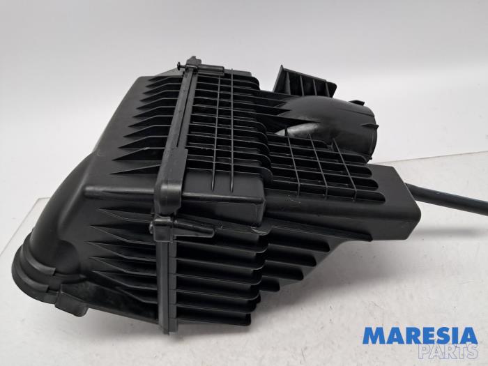 Gebrauchte Luftfiltergehäuse Peugeot 3008 I (0U/HU) 2.0 HYbrid4 16V Preis € 29,99 Margenregelung angeboten von Maresia Parts