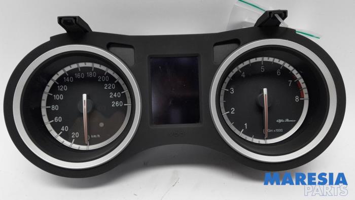 Begagnade Instrumentpanel Alfa Romeo 159 (939AX) 2.2 JTS 16V Pris € 85,00 Marginaltabell erbjuds av Maresia Parts