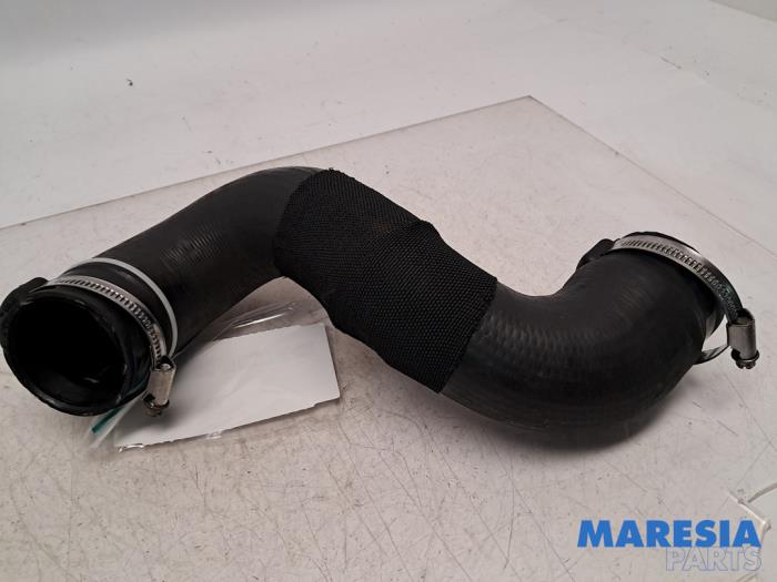 Gebrauchte Intercooler Schlauch Peugeot 3008 I (0U/HU) 2.0 HYbrid4 16V Preis € 35,00 Margenregelung angeboten von Maresia Parts