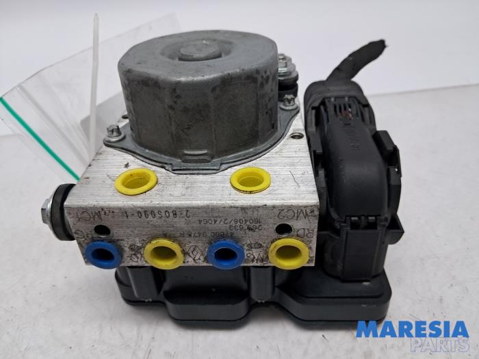 Begagnade ABS-pump Renault Zoé (AG) R90 Pris € 150,00 Marginaltabell erbjuds av Maresia Parts
