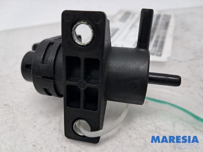 Usagé Régulateur pression turbo Renault Trafic (1FL/2FL/3FL/4FL) 1.6 dCi 95 Prix € 30,25 Prix TTC proposé par Maresia Parts