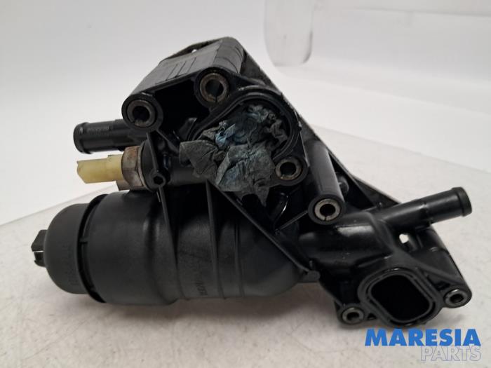Gebrauchte Ölfiltergehäuse Renault Trafic (1FL/2FL/3FL/4FL) 1.6 dCi 95 Preis € 96,74 Mit Mehrwertsteuer angeboten von Maresia Parts