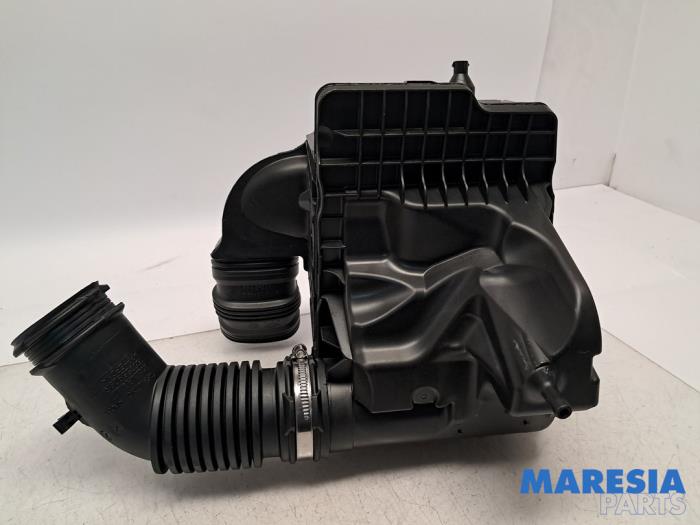 Begagnade Luftfilterhus Renault Megane IV Estate (RFBK) 1.3 TCE 115 16V Pris € 35,00 Marginaltabell erbjuds av Maresia Parts