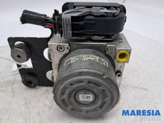 Używane Pompa ABS Opel Vivaro 1.6 CDTI 95 Euro 6 Cena € 181,44 Z VAT oferowane przez Maresia Parts