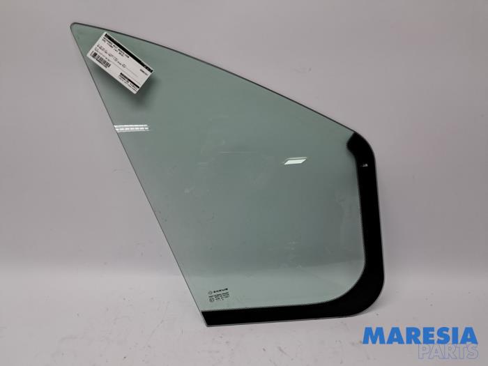 Usados Ventanilla triangular derecha delante Opel Vivaro 1.6 CDTI 95 Euro 6 Precio € 60,50 IVA incluido ofrecido por Maresia Parts