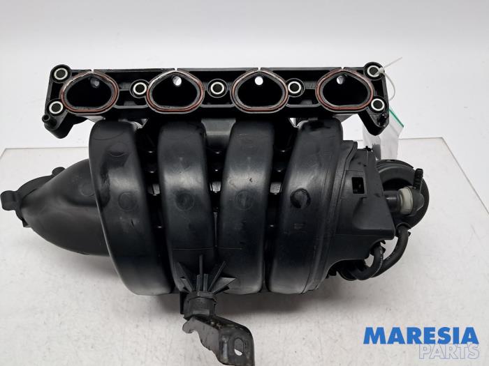 Używane Kolektor dolotowy Alfa Romeo 159 Sportwagon (939BX) 1.8 MPI 16V Cena € 74,95 Procedura marży oferowane przez Maresia Parts