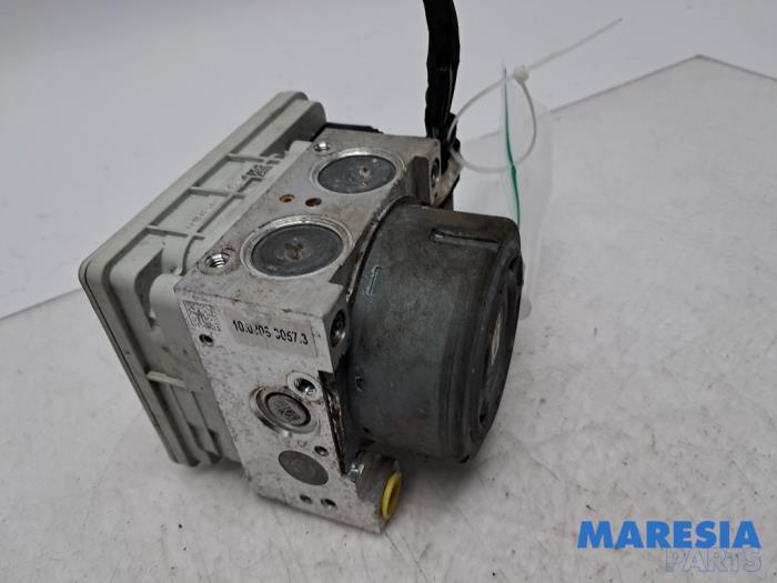 Begagnade ABS-pump Peugeot 208 I (CA/CC/CK/CL) 1.6 Vti 16V Pris € 69,99 Marginaltabell erbjuds av Maresia Parts