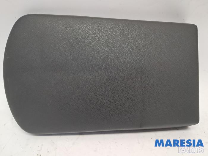 Begagnade Armstöd Peugeot 3008 I (0U/HU) 2.0 HYbrid4 16V Pris € 50,00 Marginaltabell erbjuds av Maresia Parts