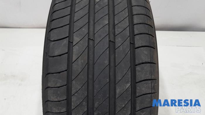 Używane Opona Peugeot 207 SW (WE/WU) 1.6 16V Cena € 20,00 Procedura marży oferowane przez Maresia Parts