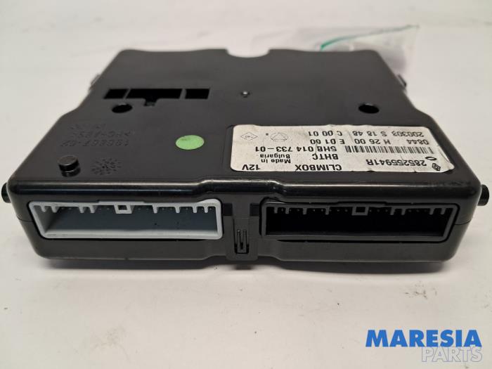 Używane Modul climatronic Renault Megane IV Estate (RFBK) 1.3 TCE 115 16V Cena € 74,95 Procedura marży oferowane przez Maresia Parts