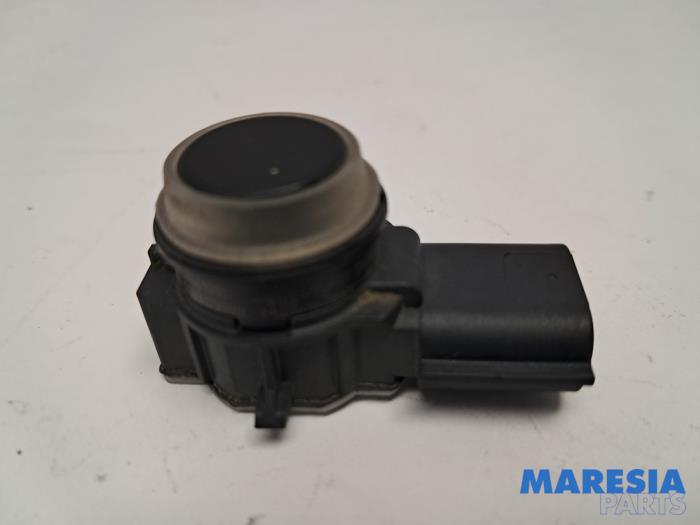 Begagnade Parkeringssensor Renault Megane IV Estate (RFBK) 1.3 TCE 115 16V Pris € 19,99 Marginaltabell erbjuds av Maresia Parts