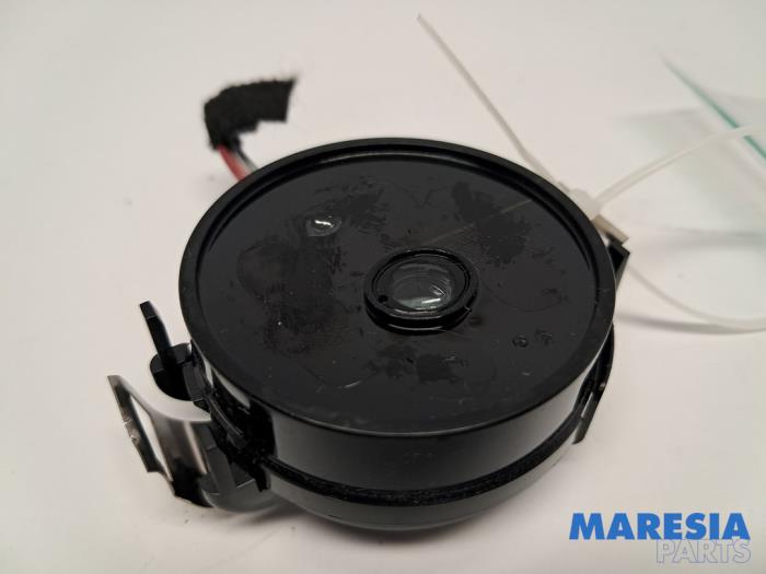 Begagnade Regnsensor Renault Megane IV Estate (RFBK) 1.3 TCE 115 16V Pris € 15,00 Marginaltabell erbjuds av Maresia Parts