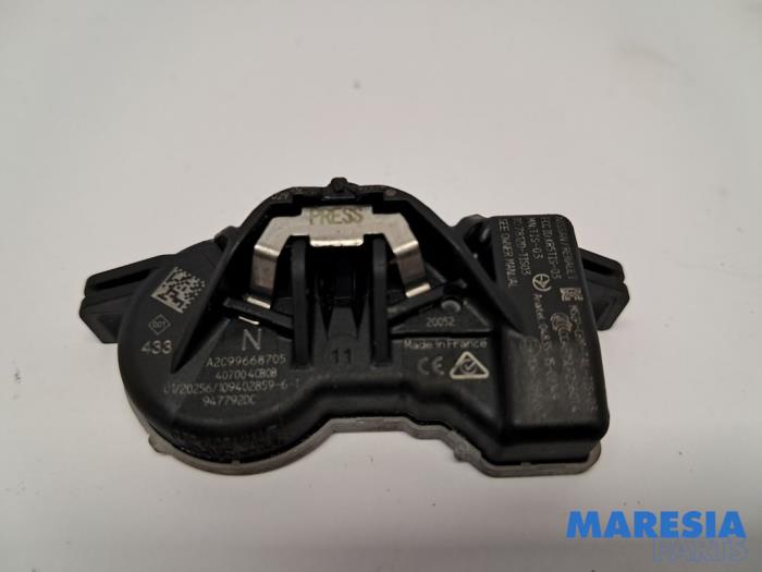 Begagnade Däcktryckssensor Renault Megane IV Estate (RFBK) 1.3 TCE 115 16V Pris € 15,00 Marginaltabell erbjuds av Maresia Parts