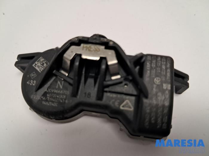 Begagnade Däcktryckssensor Renault Megane IV Estate (RFBK) 1.3 TCE 115 16V Pris € 15,00 Marginaltabell erbjuds av Maresia Parts