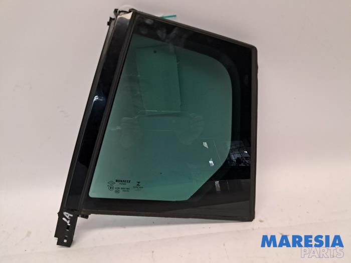 Usados Ventanilla triangular izquierda detrás Renault Megane IV Estate (RFBK) 1.3 TCE 115 16V Precio € 200,00 Norma de margen ofrecido por Maresia Parts