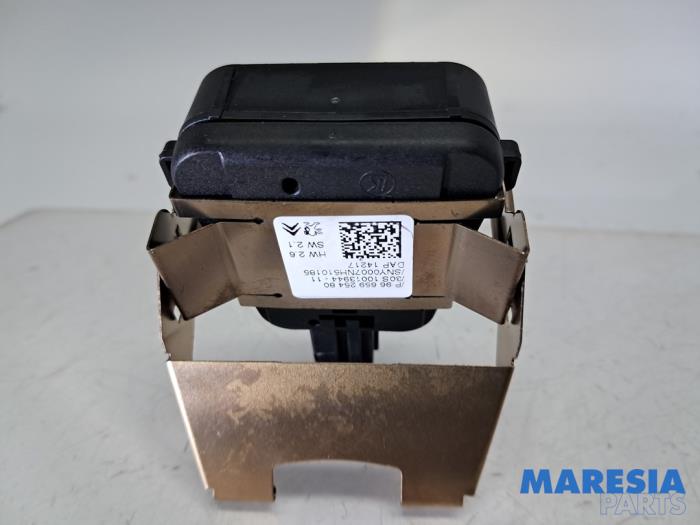 Begagnade Regnsensor Peugeot 2008 (CU) 1.2 Vti 12V PureTech 82 Pris € 20,00 Marginaltabell erbjuds av Maresia Parts