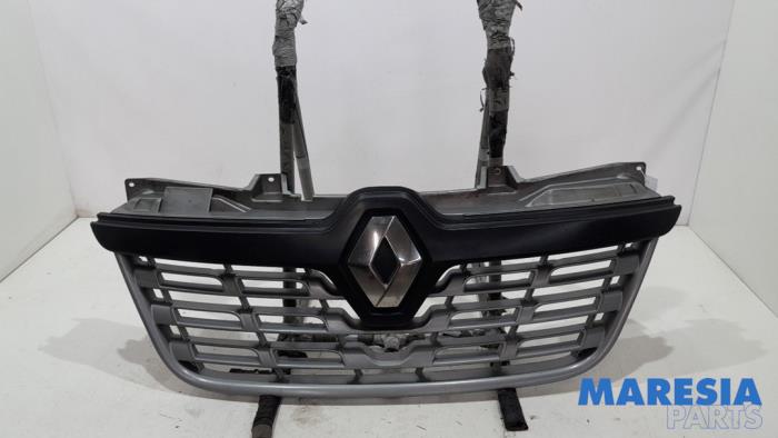 Używane Grill Renault Master III (MA/MB/MC/MD/MH/MF/MG/MH) 2.3 dCi 16V Cena € 133,10 Z VAT oferowane przez Maresia Parts