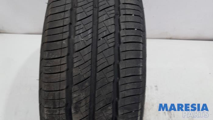 Używane Opona Fiat Ducato (250) 3.0 140 Natural Power Cena € 42,35 Z VAT oferowane przez Maresia Parts