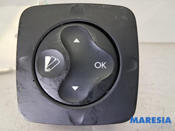 Used On-board computer controller Renault Grand Scénic III (JZ) 2.0 16V CVT Price € 9,99 Margin scheme offered by Maresia Parts