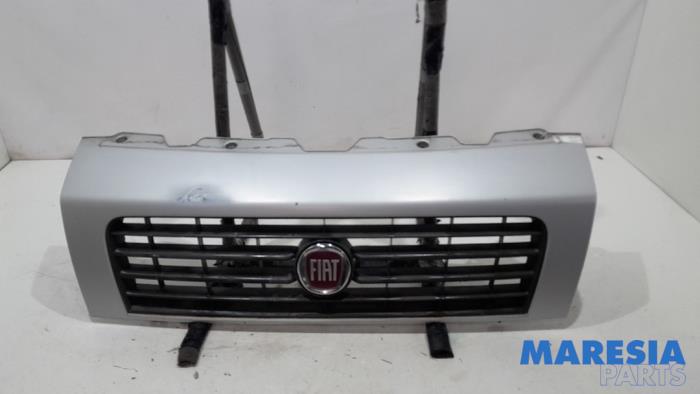 Używane Grill Fiat Ducato (250) 2.0 D 115 Multijet Cena € 121,00 Z VAT oferowane przez Maresia Parts