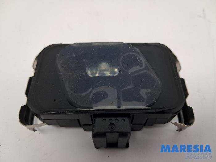 Begagnade Regnsensor Peugeot 307 CC (3B) 2.0 16V Pris € 60,00 Marginaltabell erbjuds av Maresia Parts