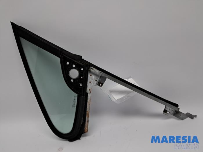 Usados Ventanilla triangular izquierda delante Peugeot 307 CC (3B) 2.0 16V Precio € 45,00 Norma de margen ofrecido por Maresia Parts