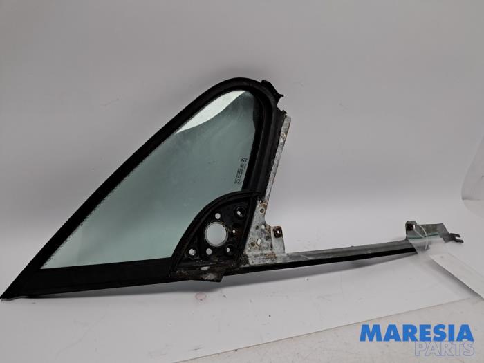 Usados Ventanilla triangular derecha delante Peugeot 307 CC (3B) 2.0 16V Precio € 45,00 Norma de margen ofrecido por Maresia Parts