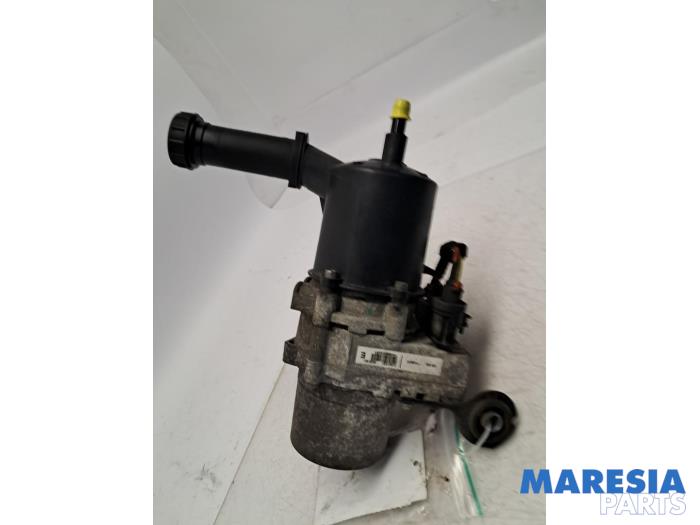 Usagé Pompe de direction Peugeot 307 CC (3B) 2.0 16V Prix € 139,99 Règlement à la marge proposé par Maresia Parts