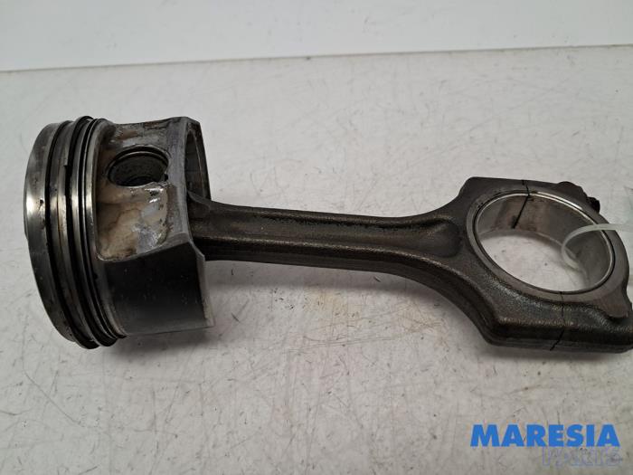 Usados Biela Peugeot 207 CC (WB) 1.6 16V THP Precio € 34,99 Norma de margen ofrecido por Maresia Parts