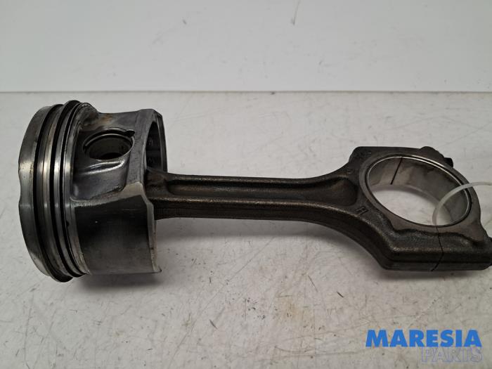 Usados Biela Peugeot 207 CC (WB) 1.6 16V THP Precio € 34,99 Norma de margen ofrecido por Maresia Parts