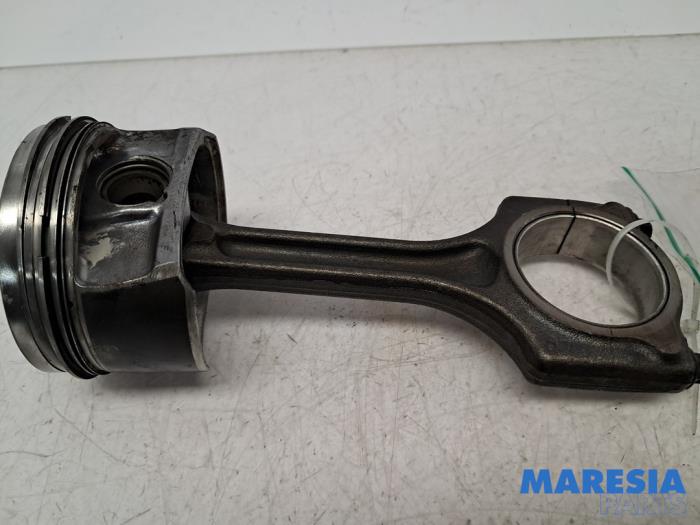 Usados Biela Peugeot 207 CC (WB) 1.6 16V THP Precio € 34,99 Norma de margen ofrecido por Maresia Parts