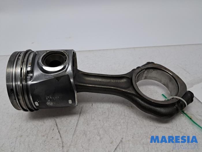 Usados Biela Fiat Ducato (250) 3.0 140 Natural Power Precio € 127,05 IVA incluido ofrecido por Maresia Parts
