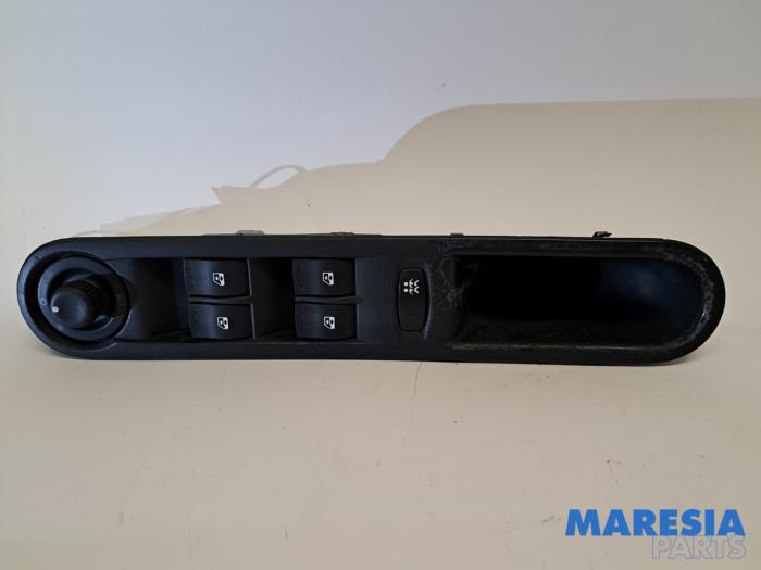 Usados Interruptor combinado de ventanillas Renault Espace (JK) 2.0 16V Turbo Precio € 25,00 Norma de margen ofrecido por Maresia Parts