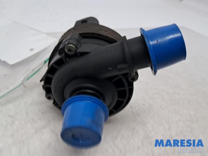 Begagnade Extra vattenpump Renault Megane III Berline (BZ) 1.4 16V TCe 130 Pris € 25,00 Marginaltabell erbjuds av Maresia Parts