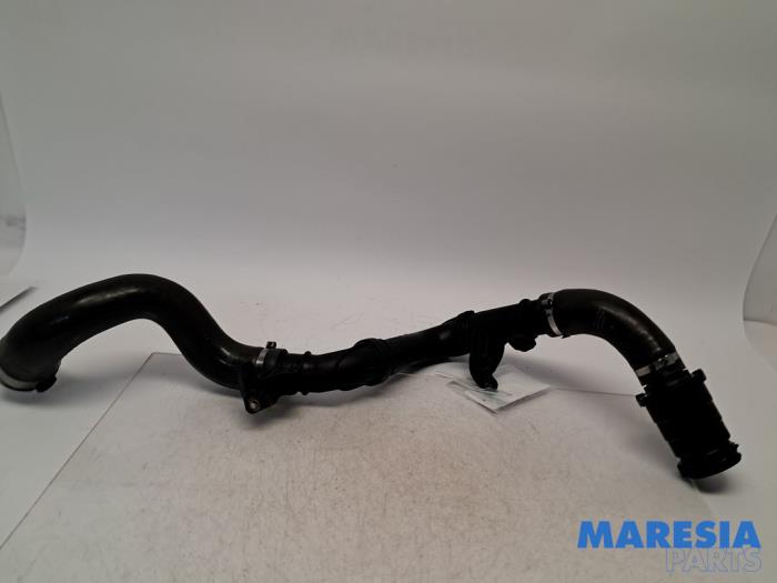 Gebrauchte Intercooler Schlauch Opel Vivaro 1.6 CDTI 95 Euro 6 Preis € 84,70 Mit Mehrwertsteuer angeboten von Maresia Parts